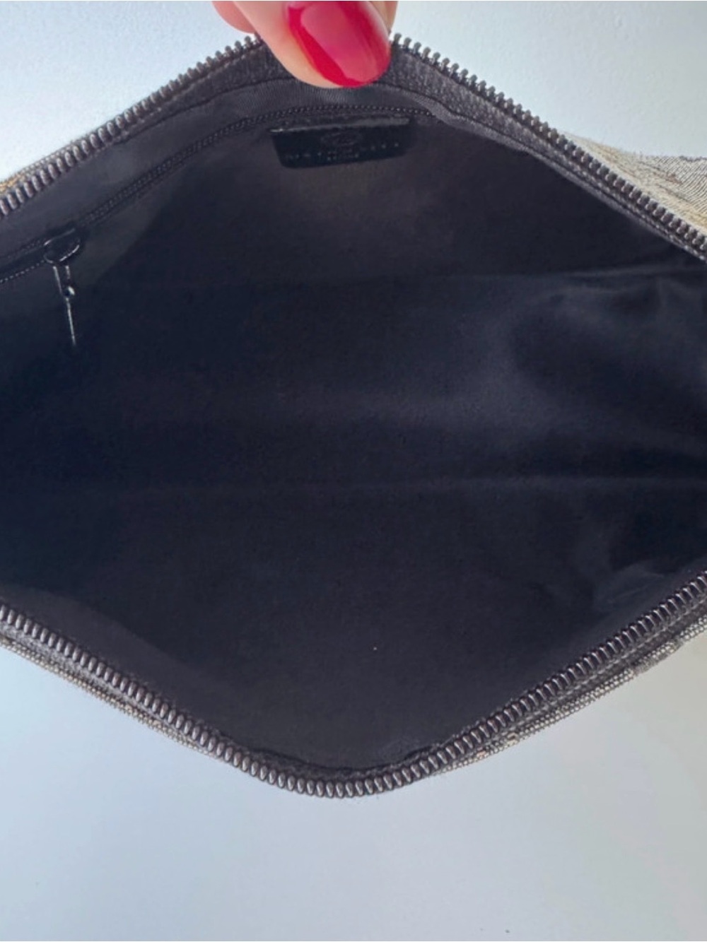 Metrocity Italy monogram shoulder bag - Picture 8 of 10